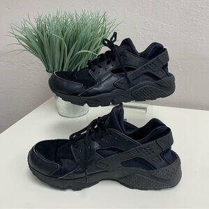 Nike Women’s All-Black Athletic Sneakers